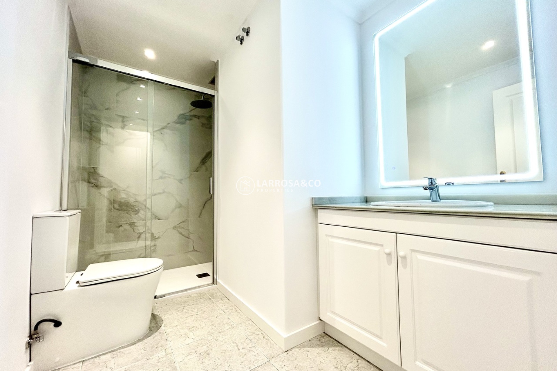 Resale - Apartment - Villamartin - Costa Blanca