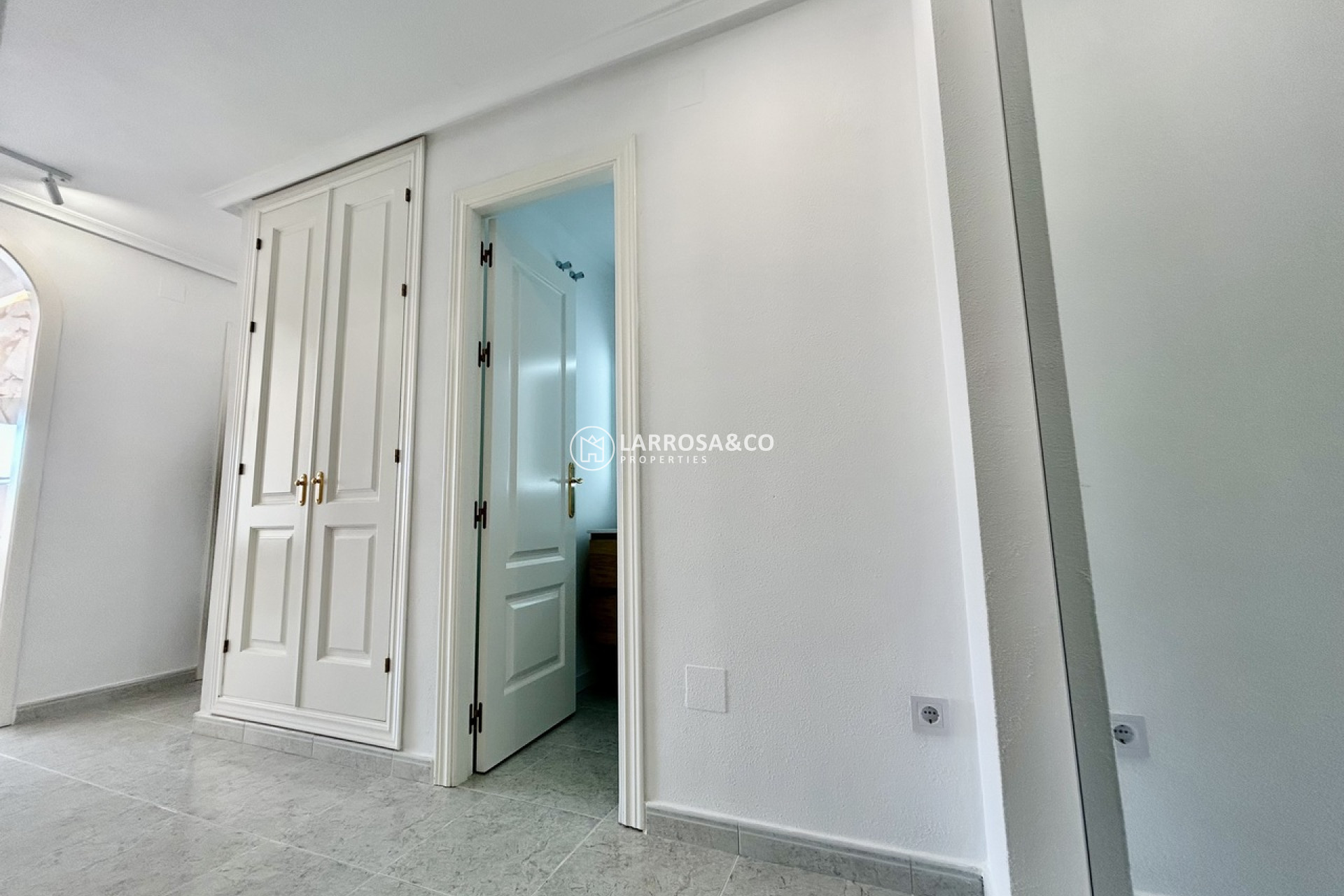 Resale - Apartment - Villamartin - Costa Blanca