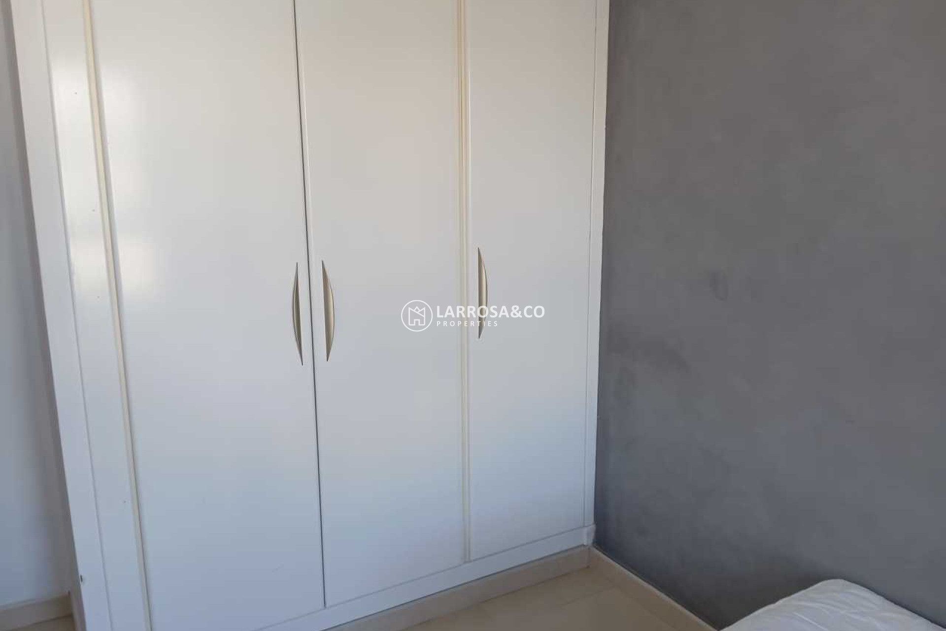 Resale - Apartment - Villamartín - Costa Blanca
