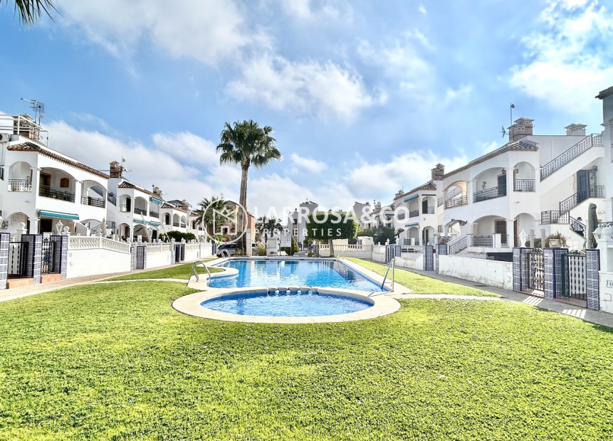 Resale - Apartment - Villamartín - Costa Blanca