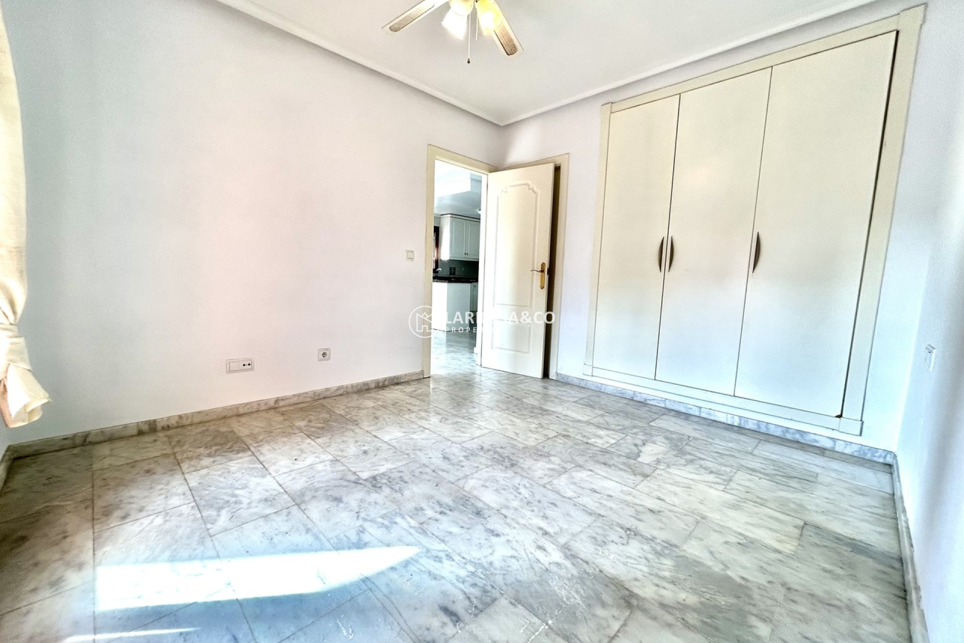 Resale - Apartment - Villamartín - Costa Blanca