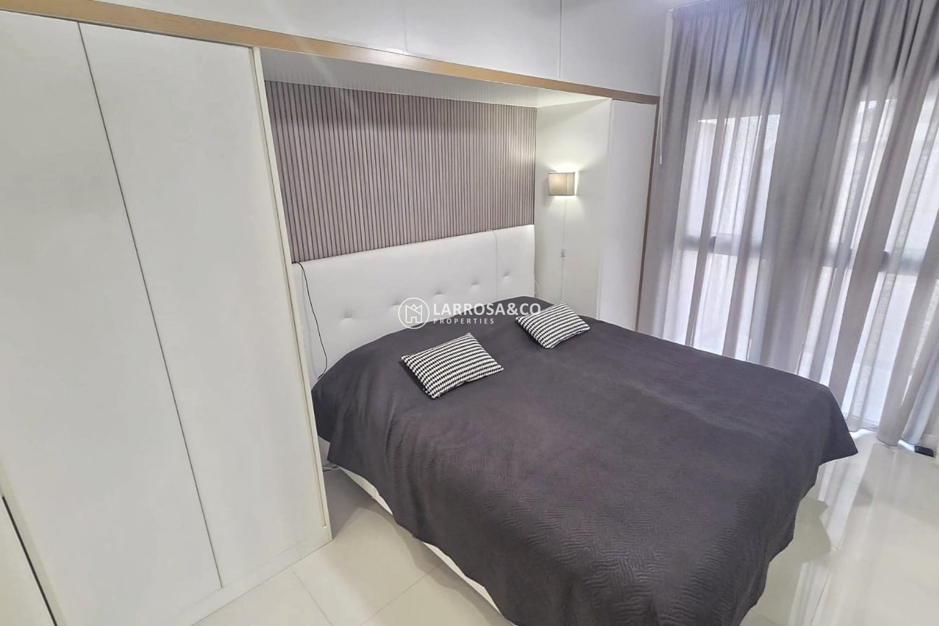 Resale - Apartment - Villamartin - Costa Blanca