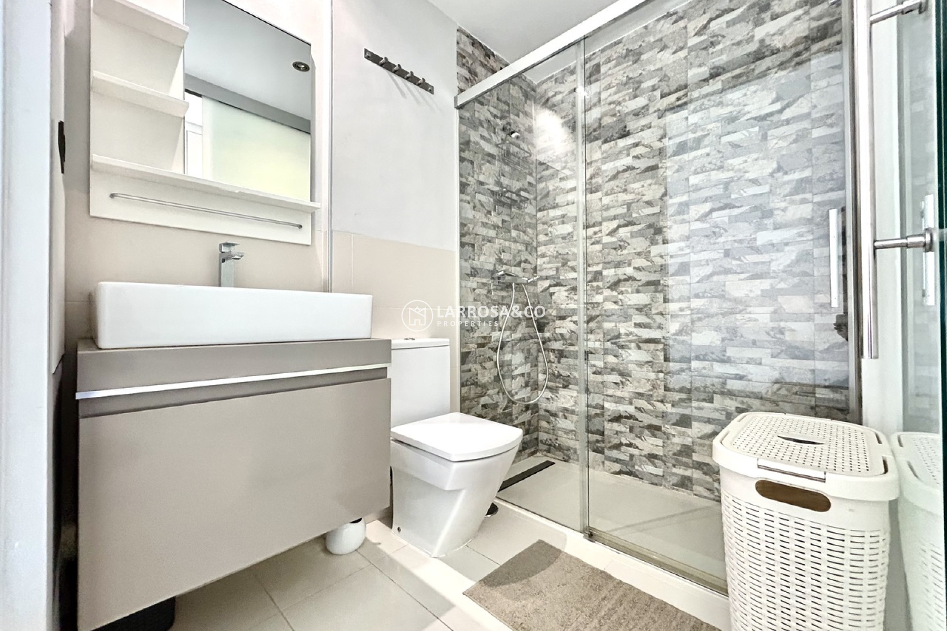 Resale - Apartment - Villamartin - Costa Blanca