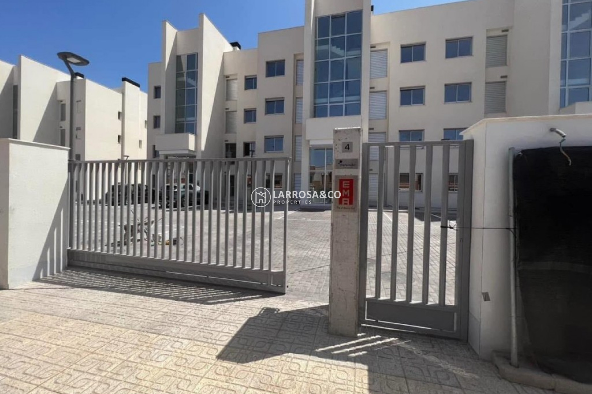 Resale - Apartment - Villamartin - Costa Blanca