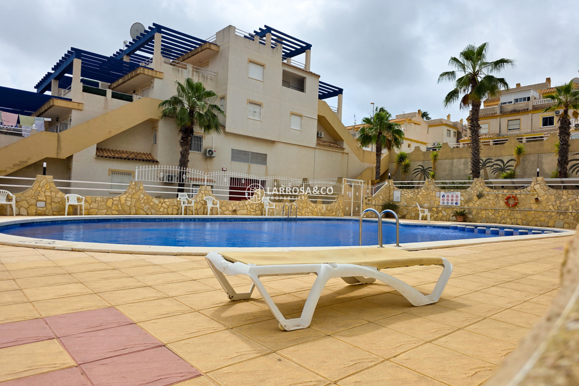 Resale - Apartment - Villamartin - Costa Blanca