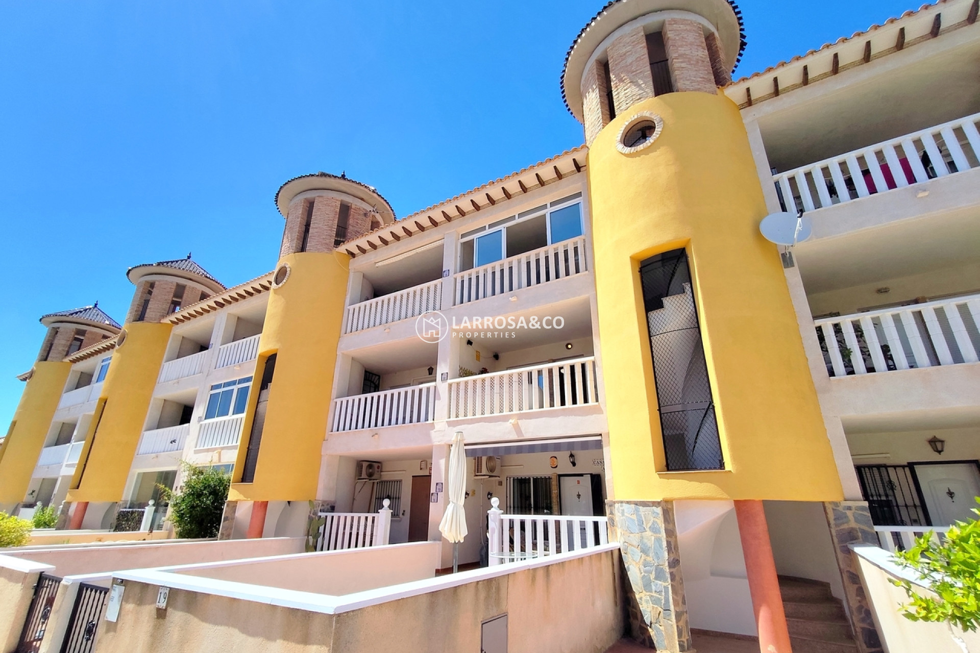 Resale - Apartment - Villamartin - Costa Blanca