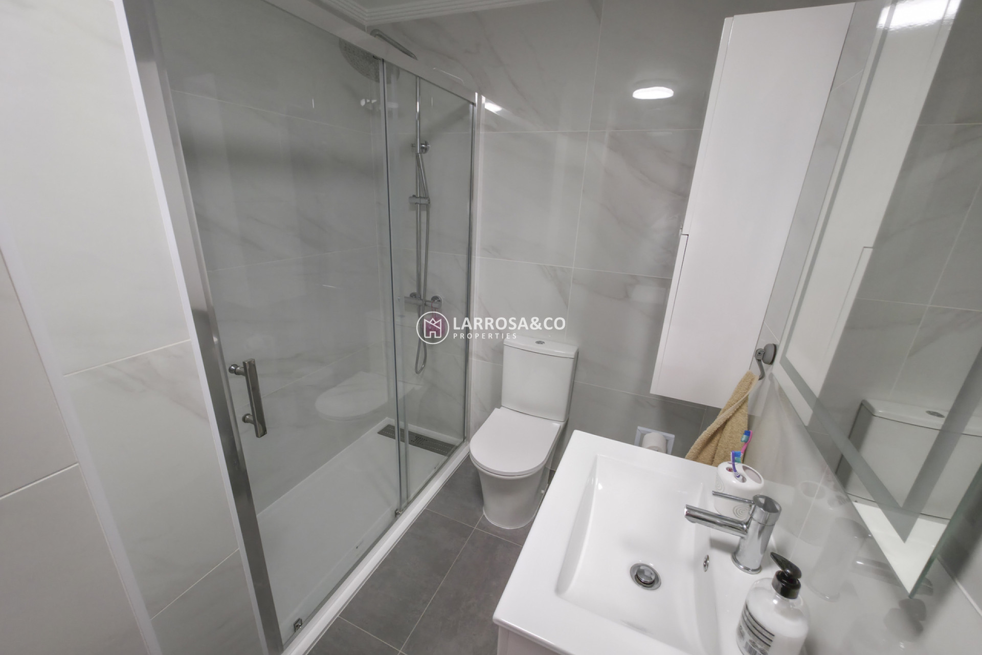 Resale - Apartment - Villamartin - Costa Blanca
