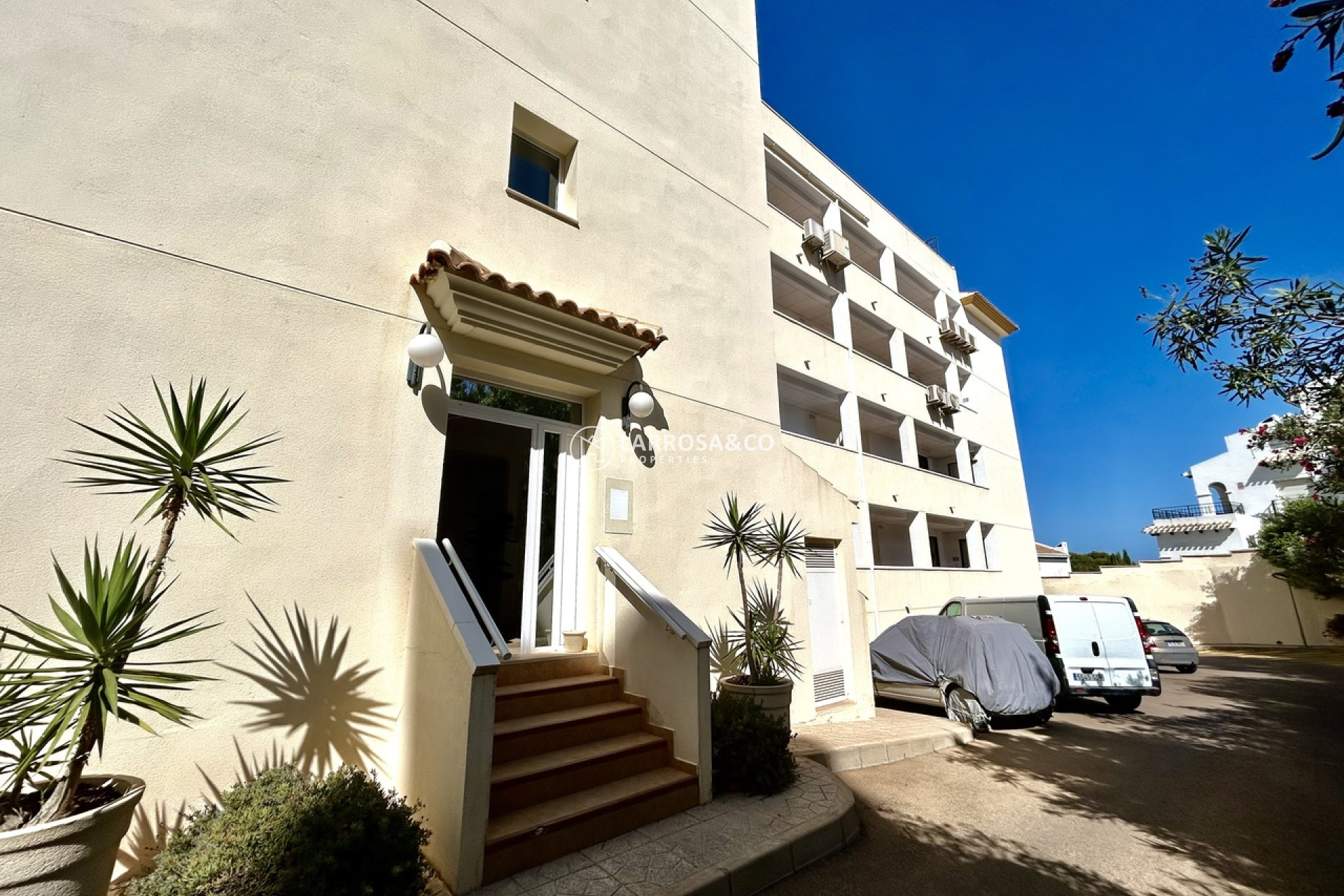 Resale - Apartment - Villamartin - Costa Blanca