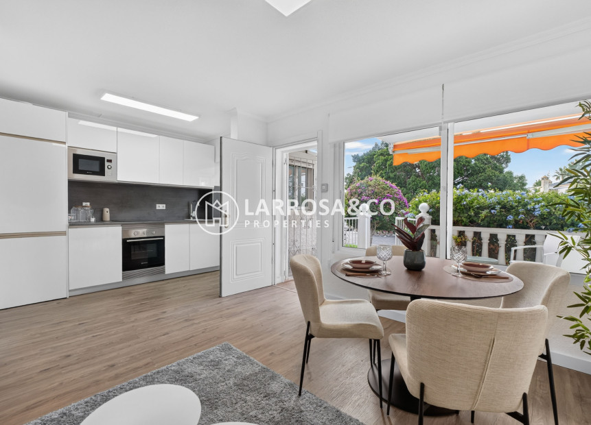 Resale - Apartment - Villamartin - Costa Blanca