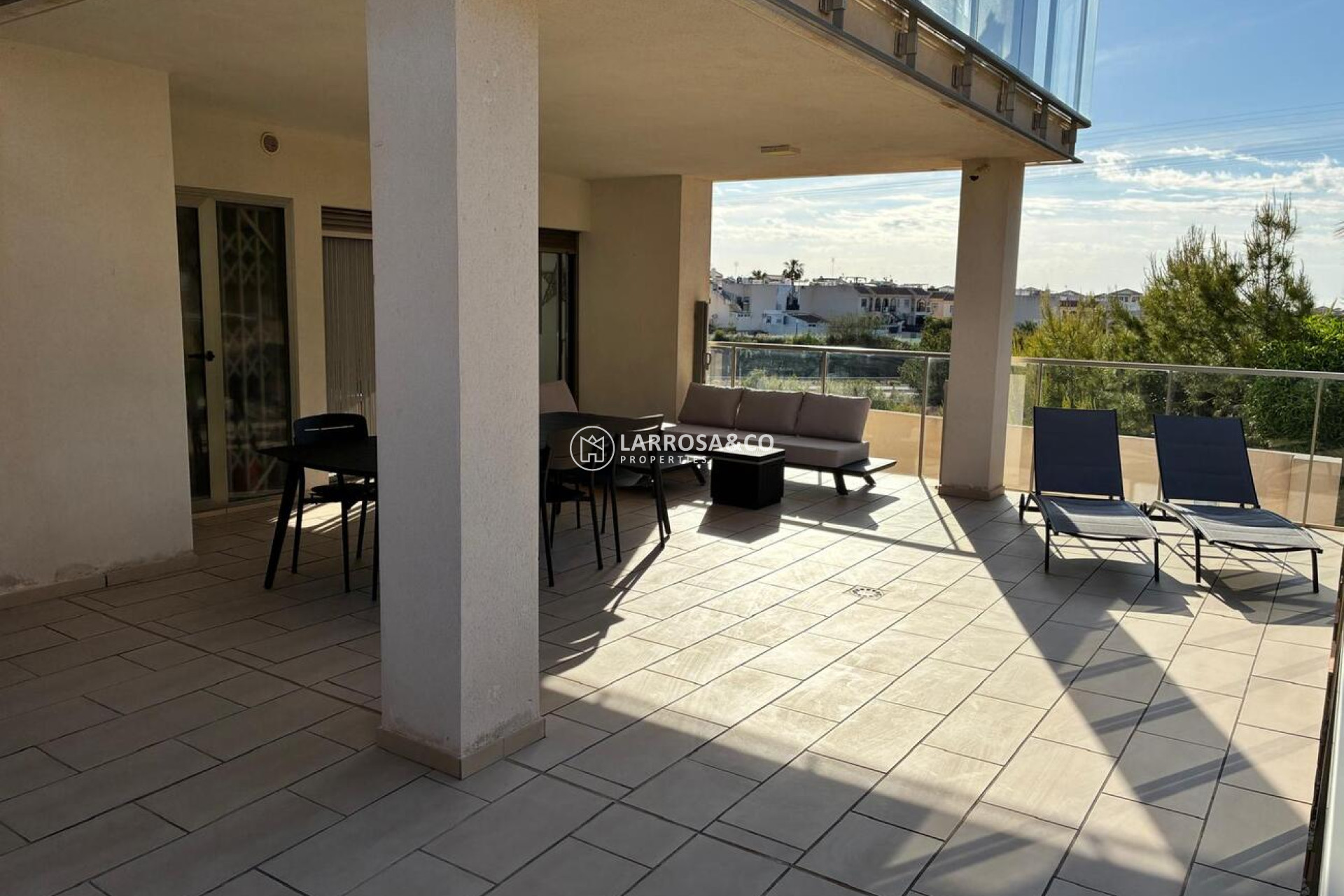 Resale - Apartment - Villamartin