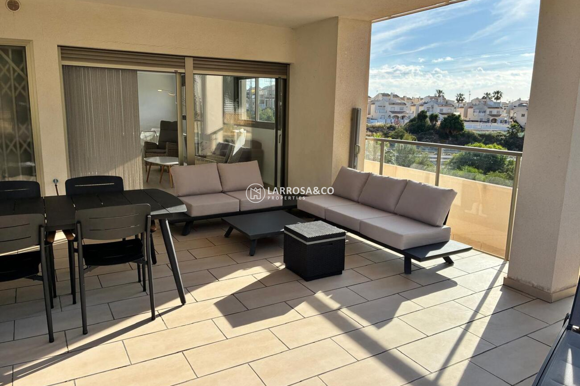 Resale - Apartment - Villamartin