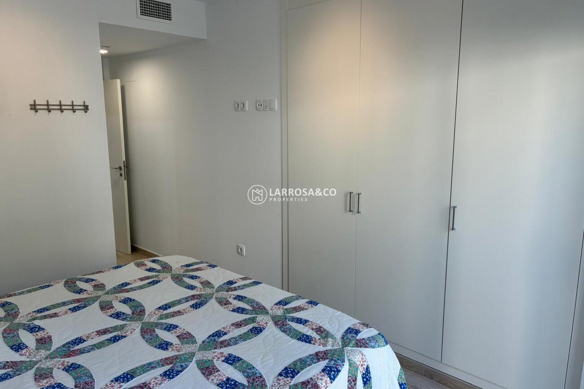 Resale - Apartment - Villamartin