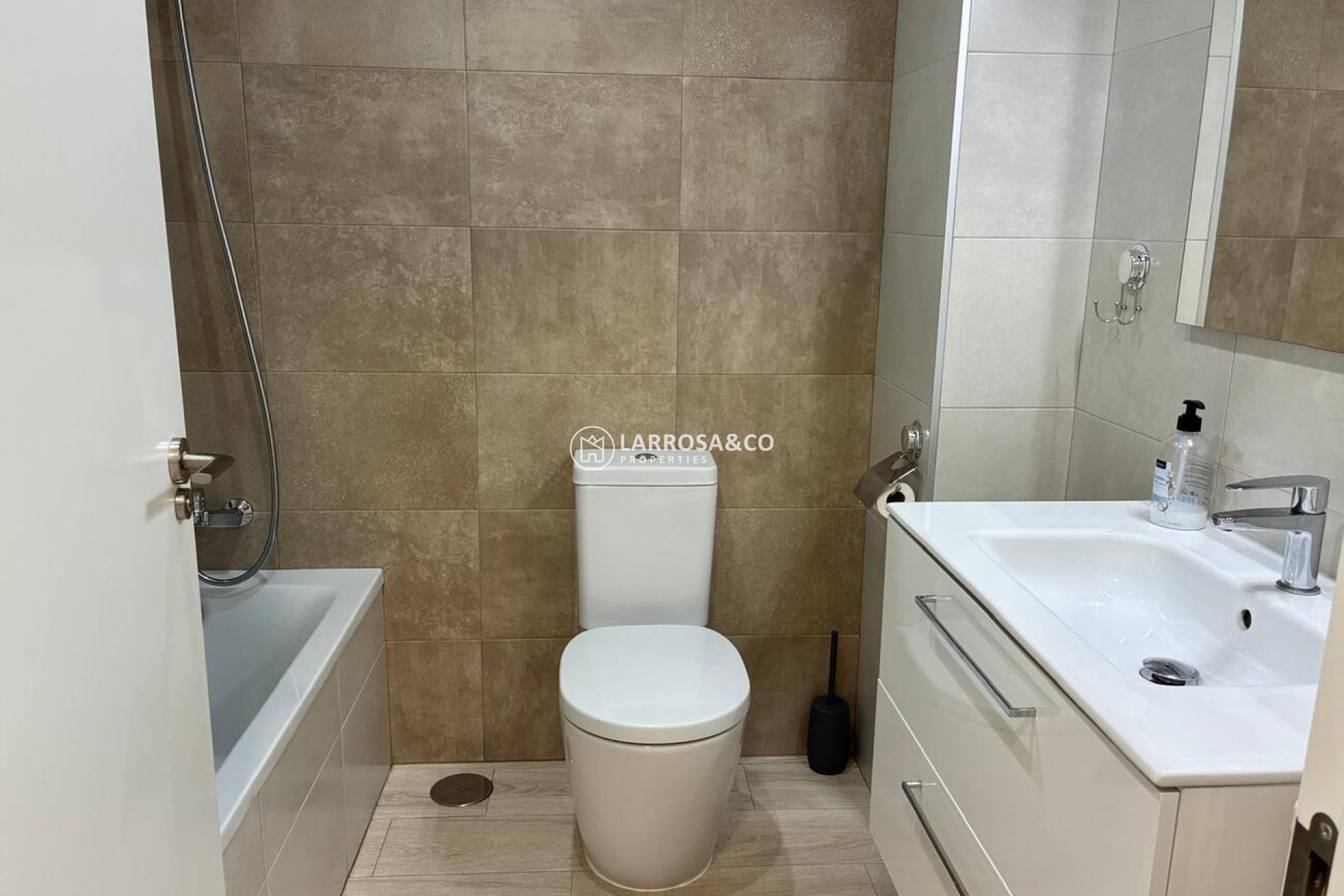 Resale - Apartment - Villamartin