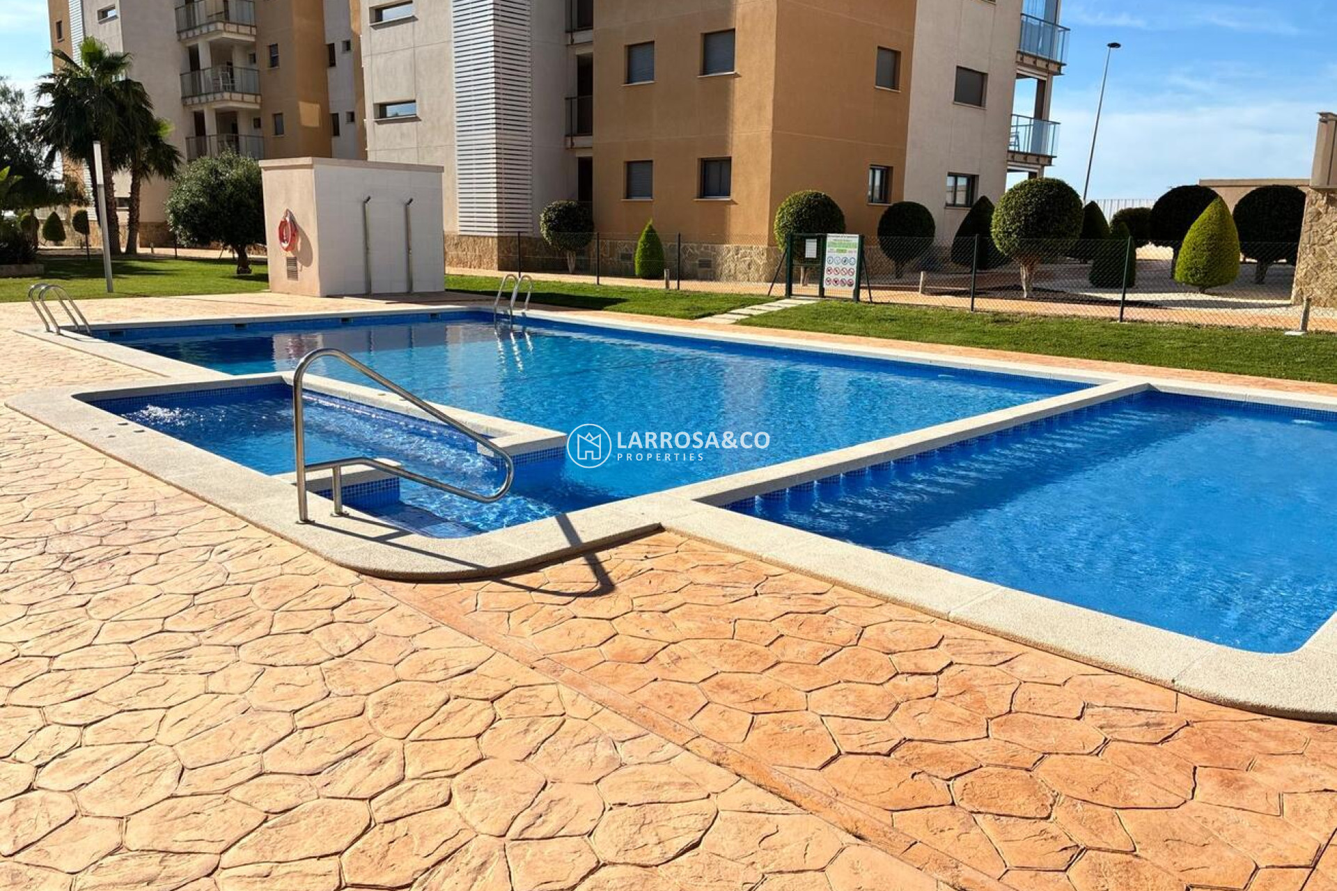 Resale - Apartment - Villamartin