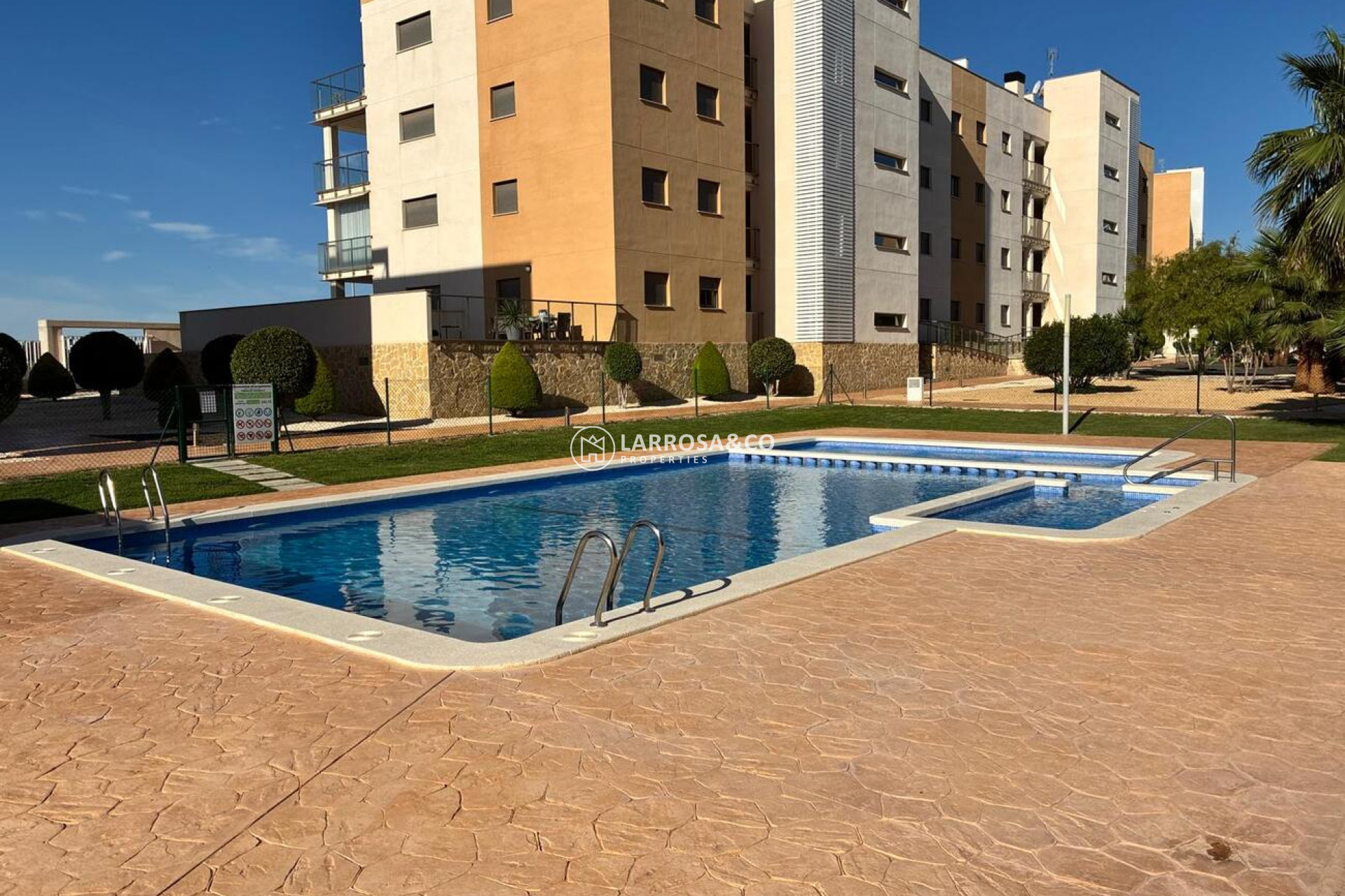 Resale - Apartment - Villamartin