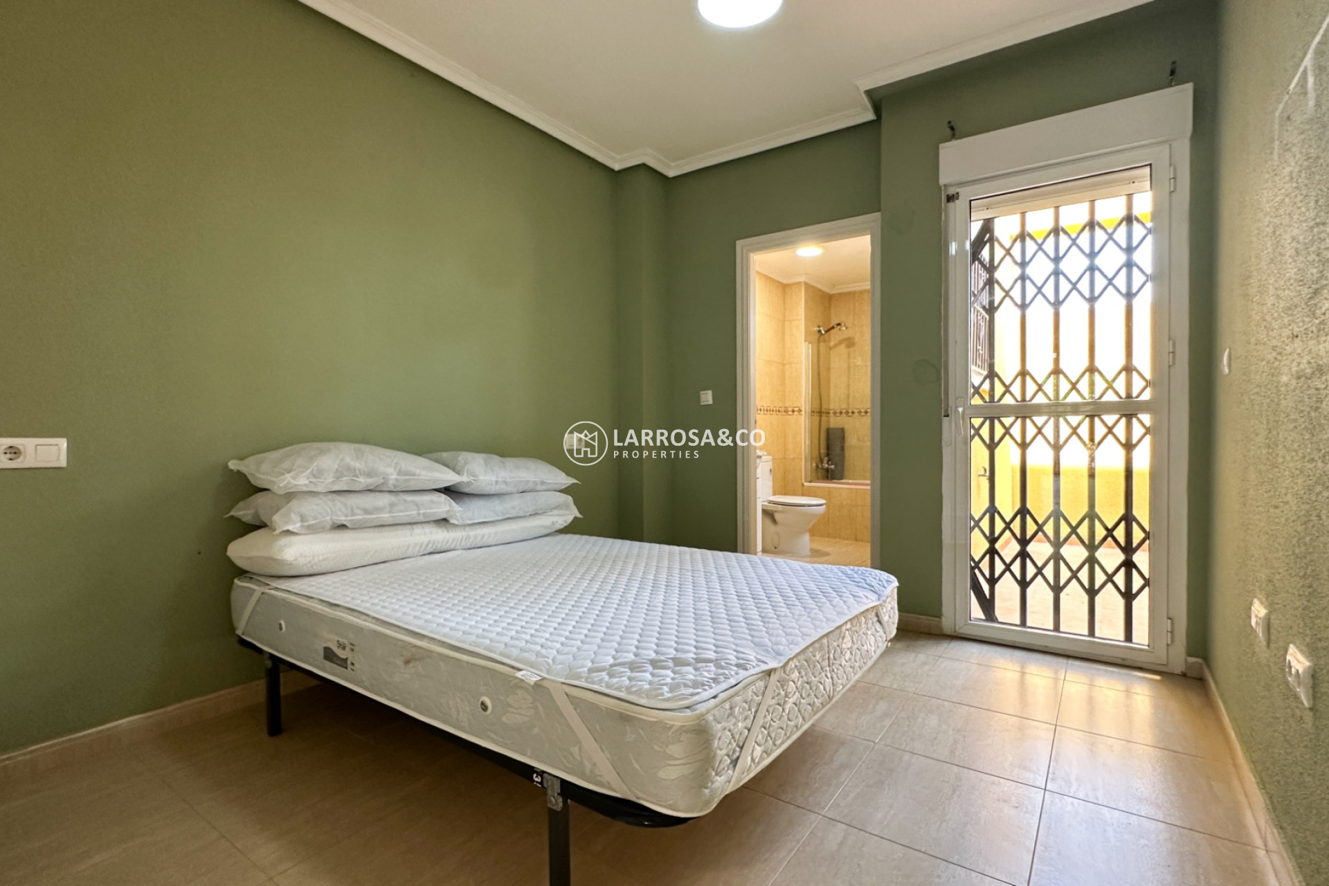Resale - Bungalow - Daya Nueva - Costa Blanca