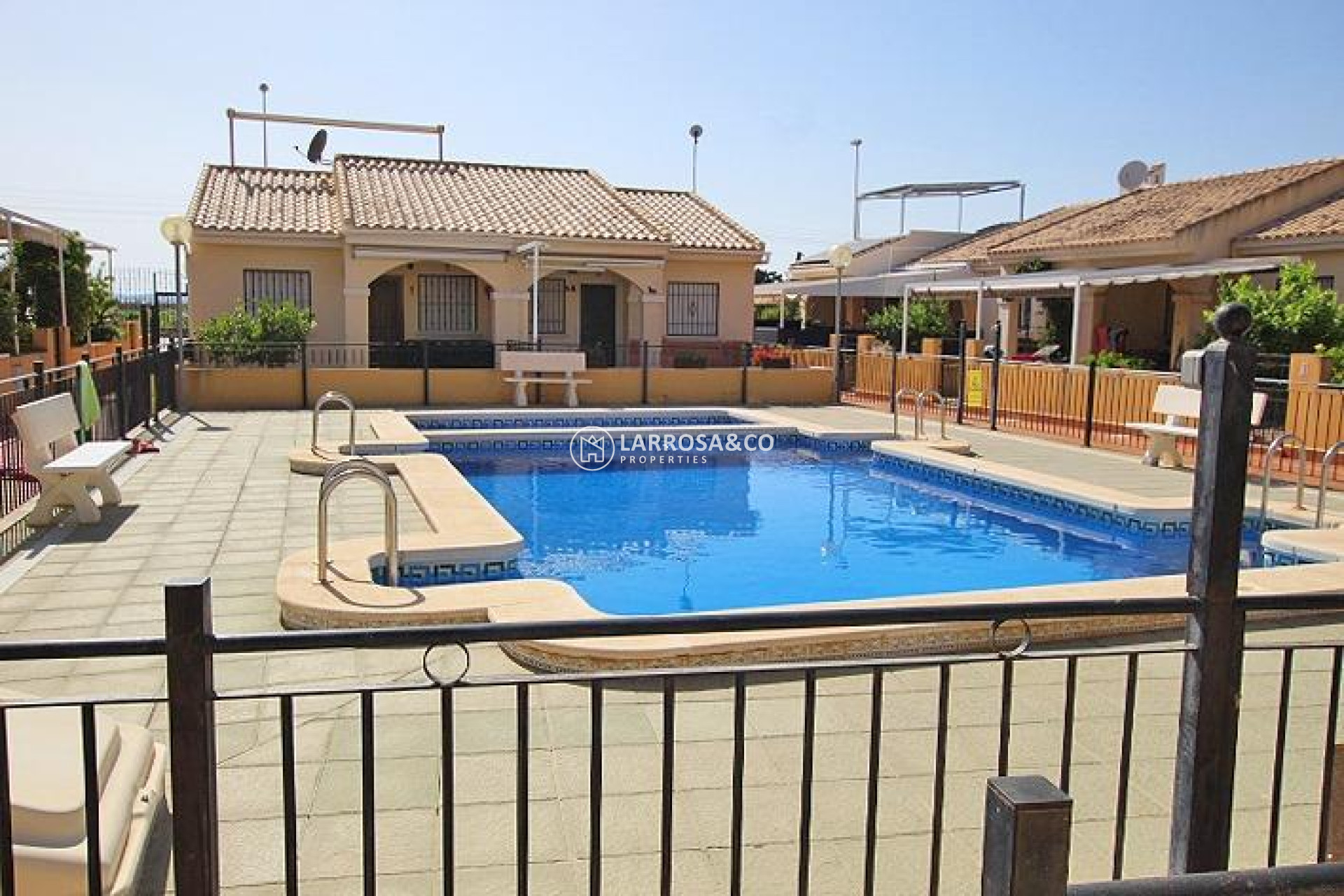 Resale - Bungalow - Guardamar del Segura - 03140