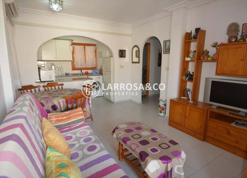 resale-bungalow-guardamar-moncayo-living-room-entrance-rv2063