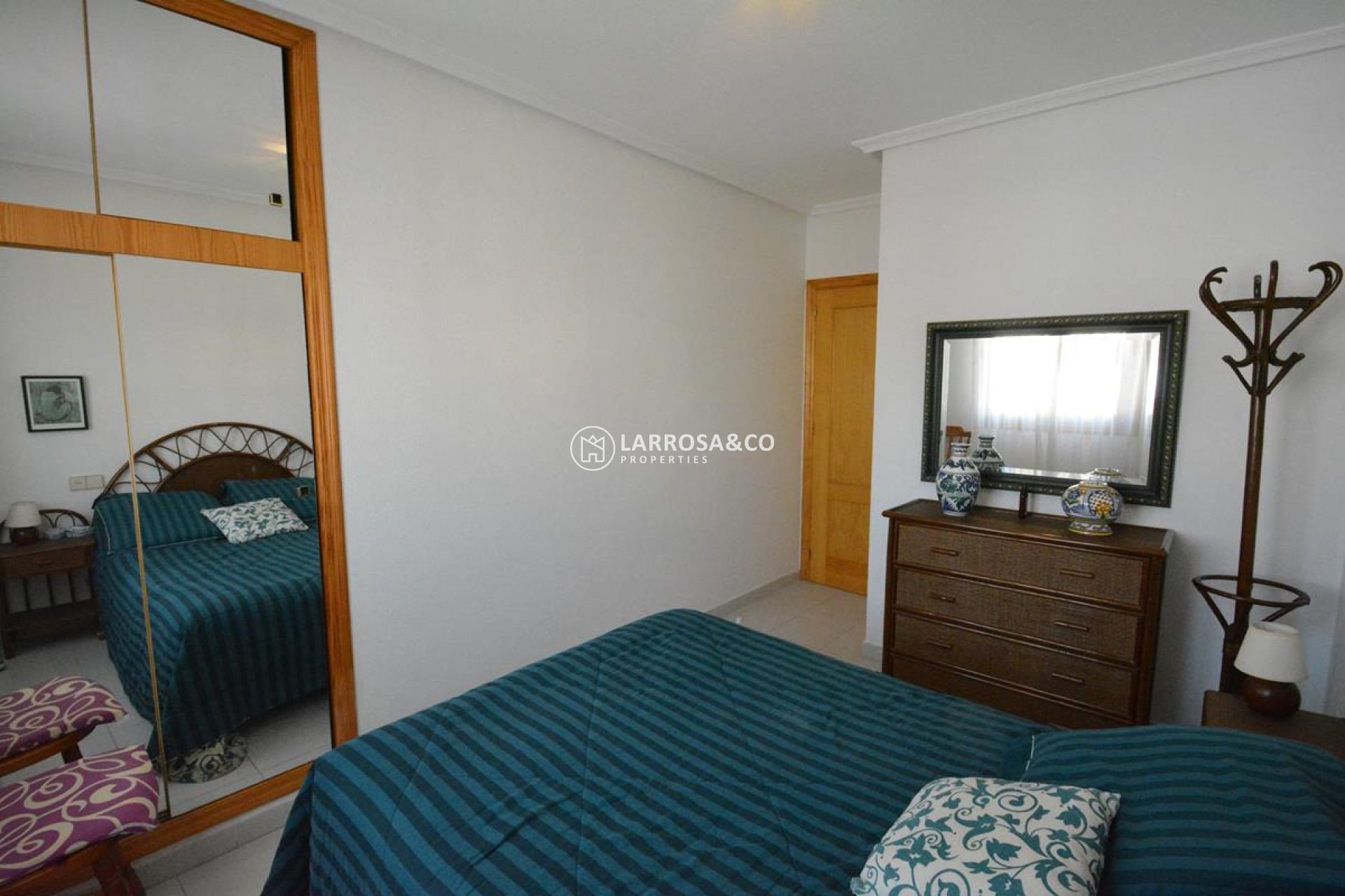 resale-bungalow-guardamar-moncayo-master-bedroom-wardrobe-rv2063