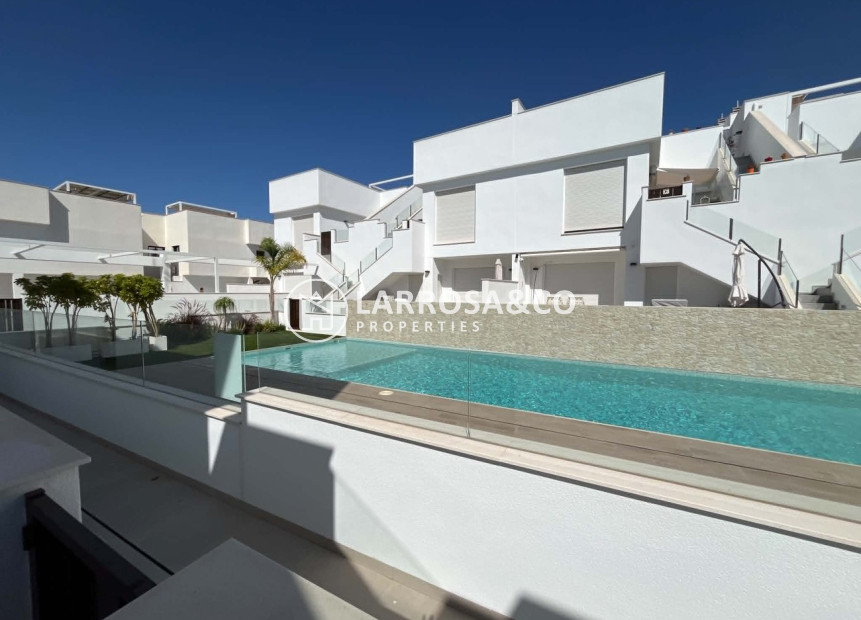 Resale - Bungalow - Pilar de la Horadada - PILAR DE LA HORADADA