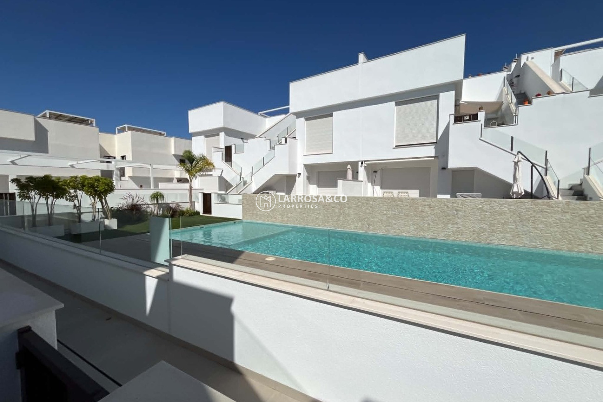 Resale - Bungalow - Pilar de la Horadada - PILAR DE LA HORADADA