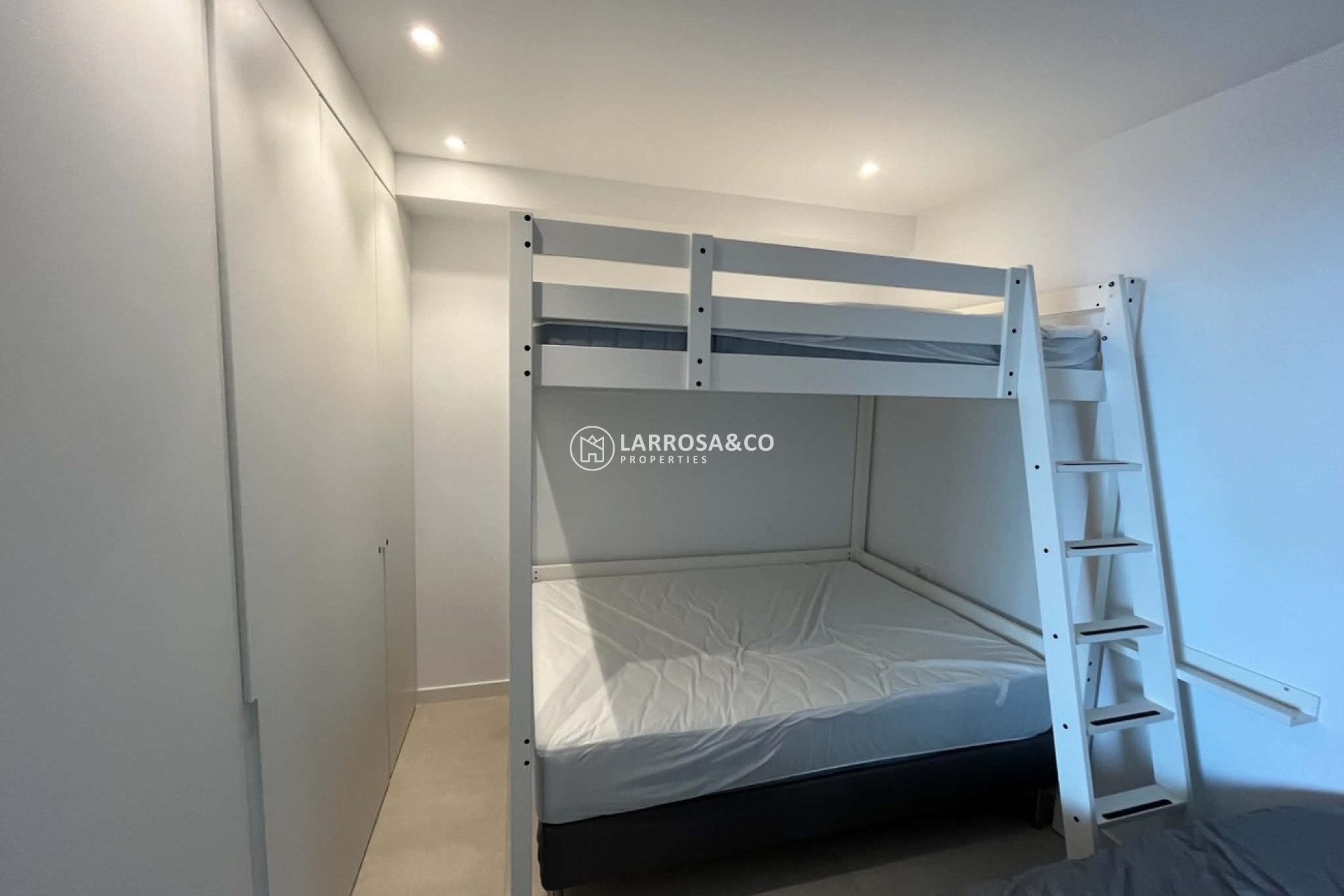 Resale - Bungalow - Pilar de la Horadada - PILAR DE LA HORADADA