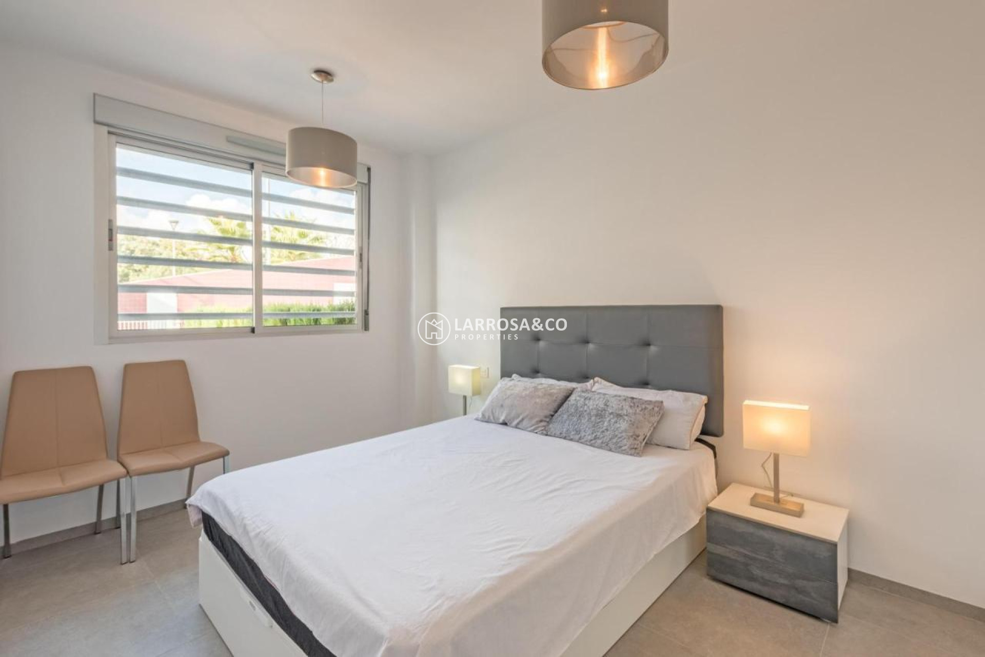 Resale - Bungalow - Torrevieja - Auguas Neuvas