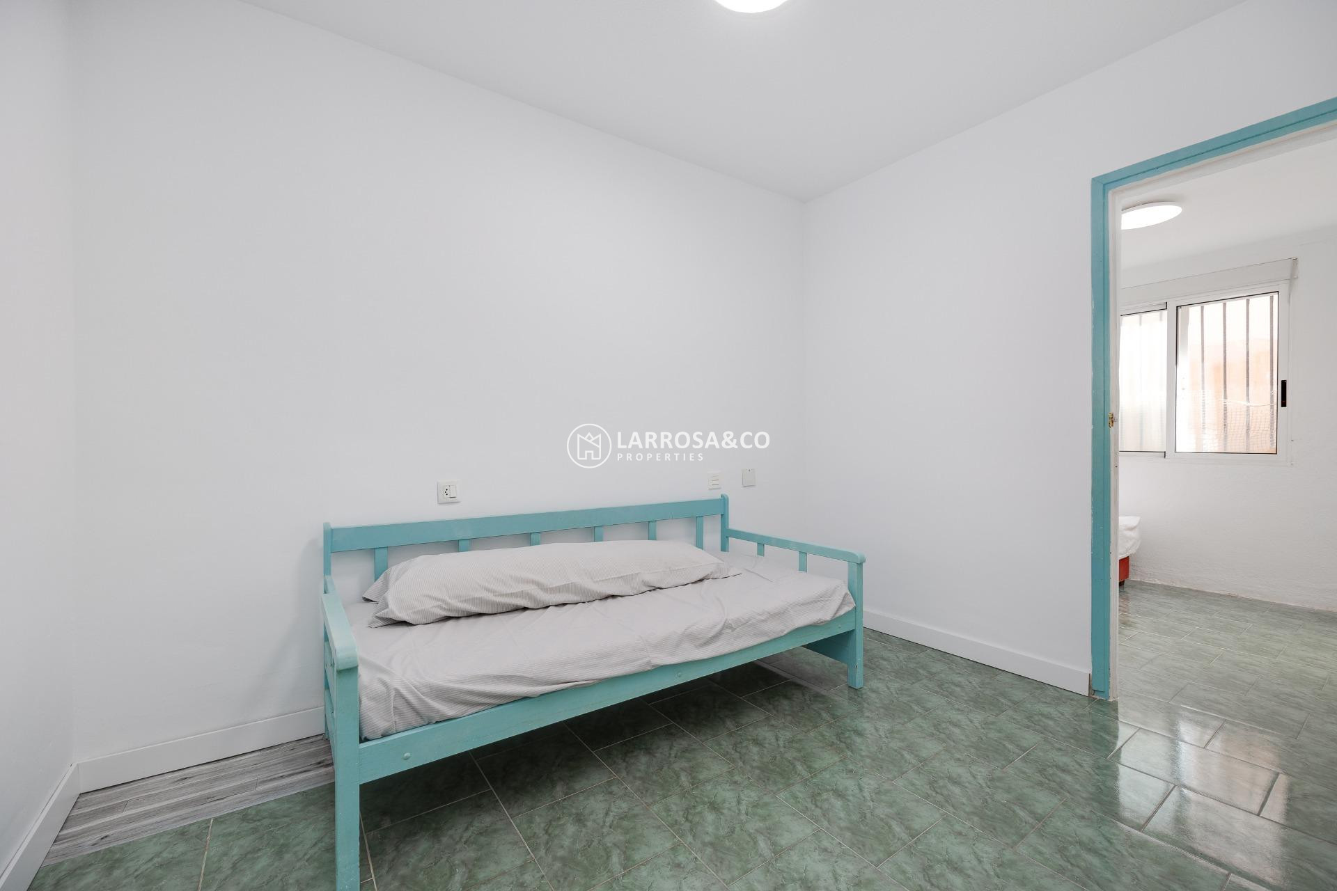 Resale - Bungalow - Torrevieja - Playa de los Naufragos