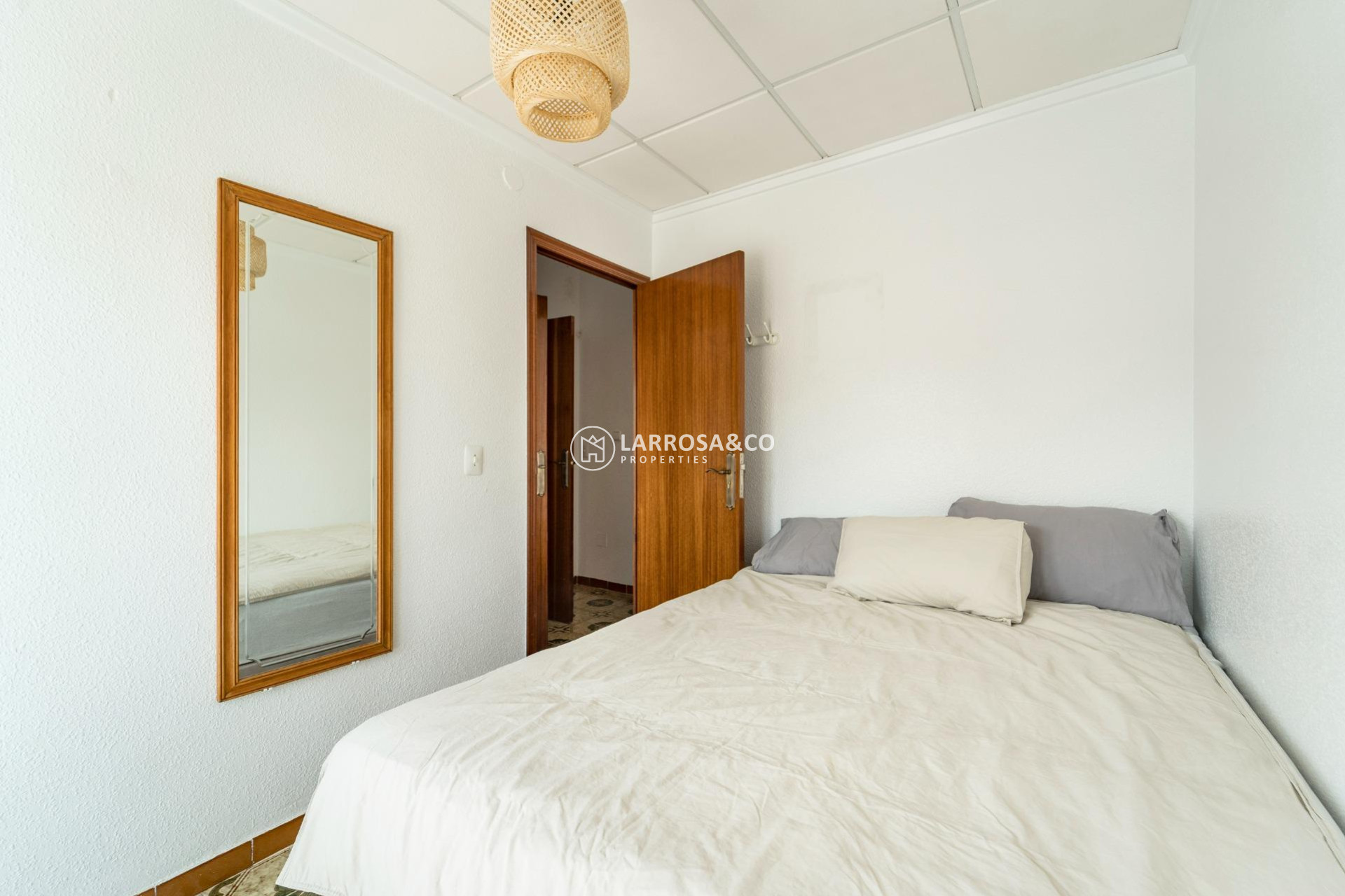 Resale - Bungalow - Torrevieja - Playa de los Naufragos