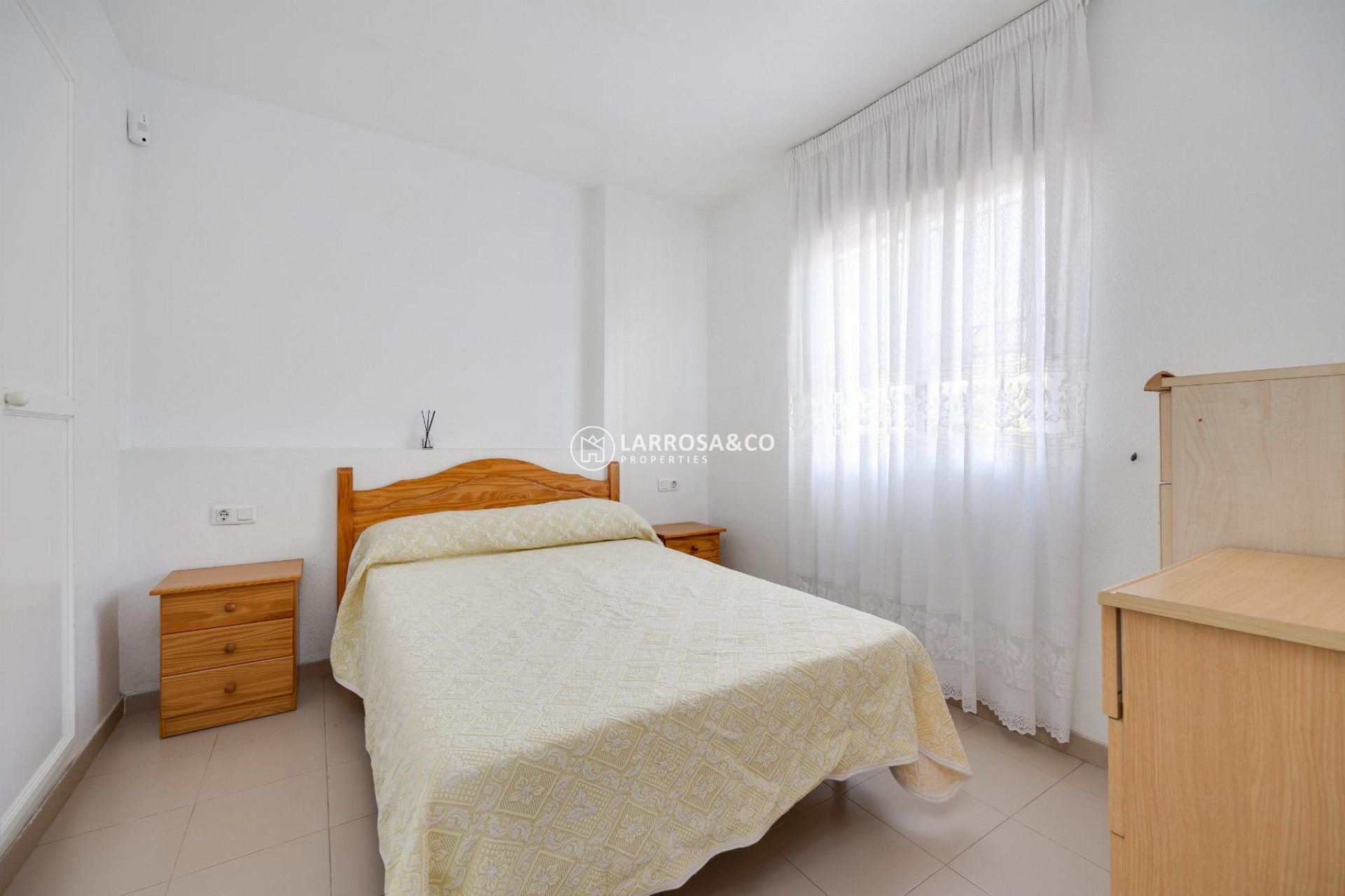 Resale - Bungalow - Torrevieja - Playa de los Naufragos
