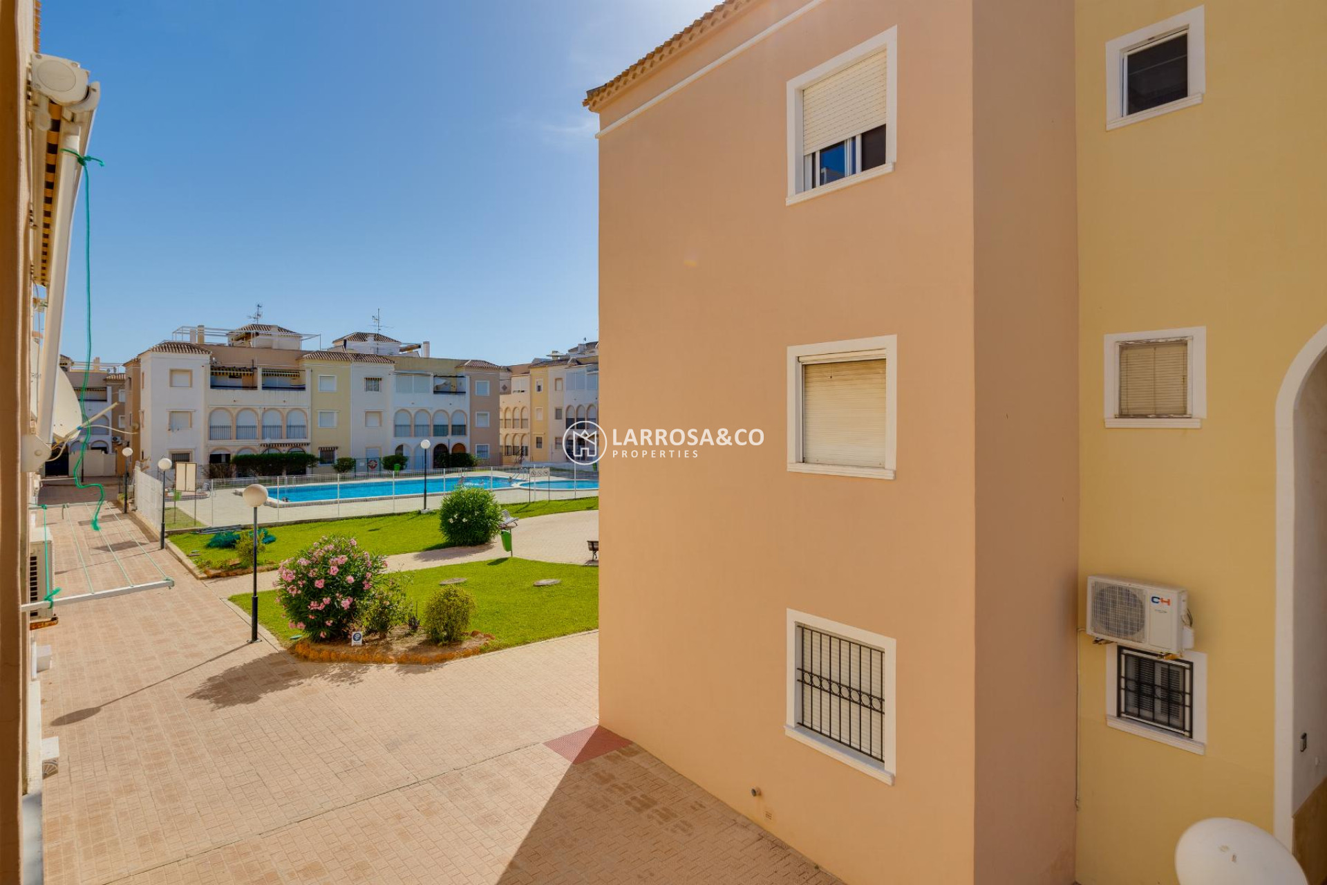 Resale - Bungalow - Torrevieja - Playa de los Naufragos