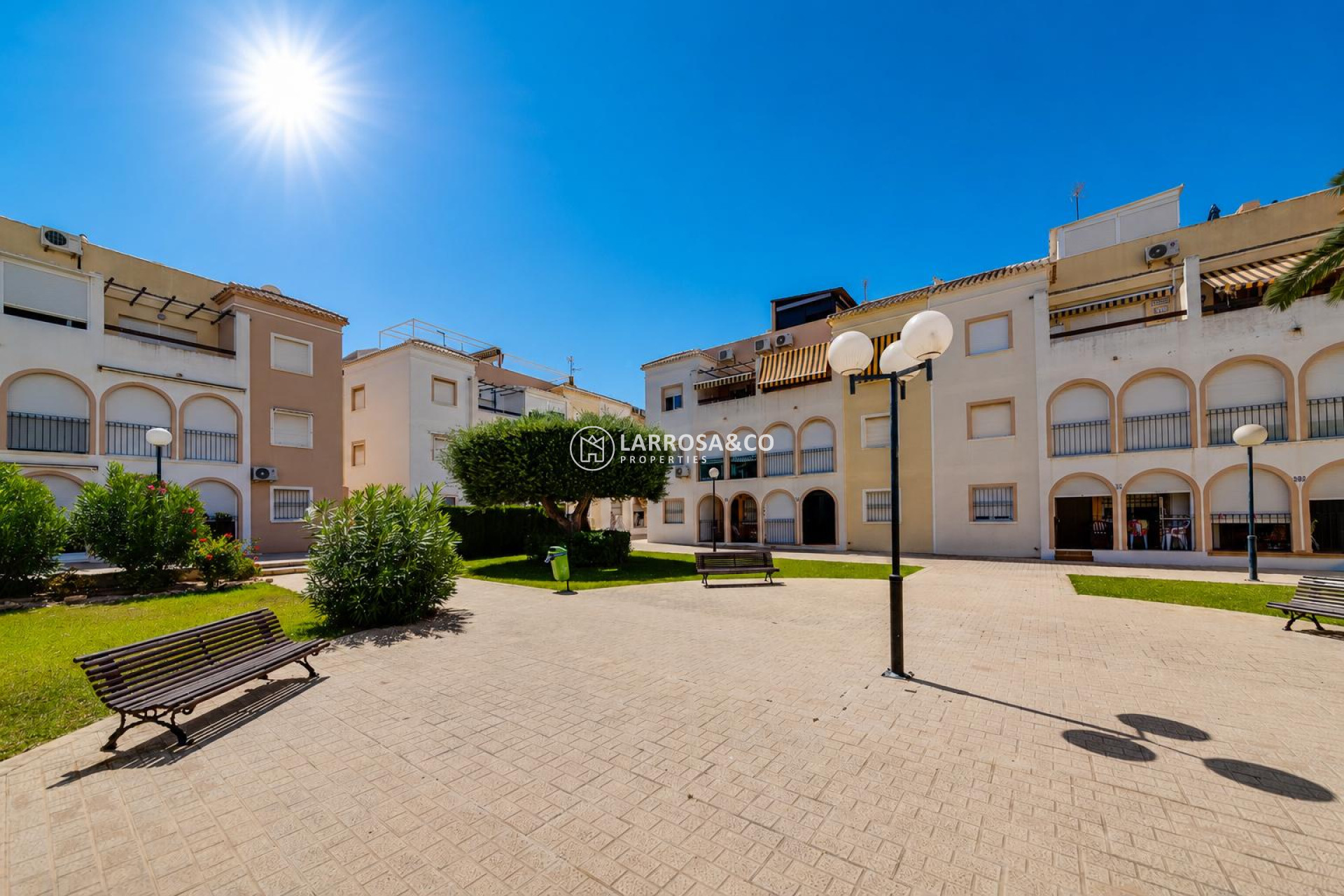 Resale - Bungalow - Torrevieja - Playa de los Naufragos