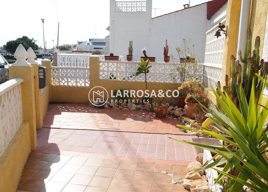 resale-bungalow-torrevieja-torreta-terrace-garden-2-rv2101