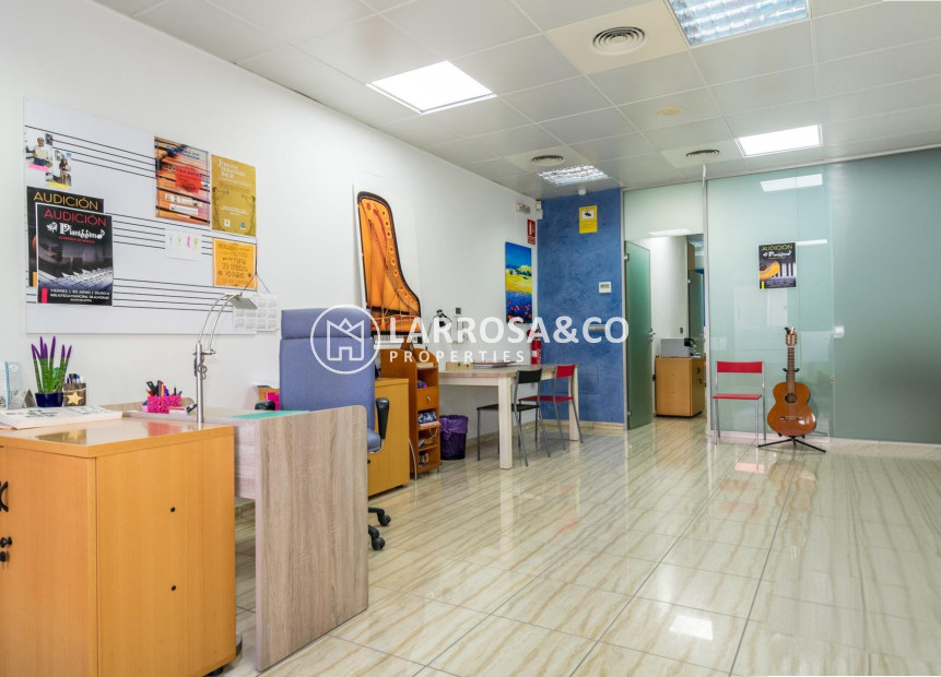 Resale - Commercial space - Almoradí - Centro urbano 2