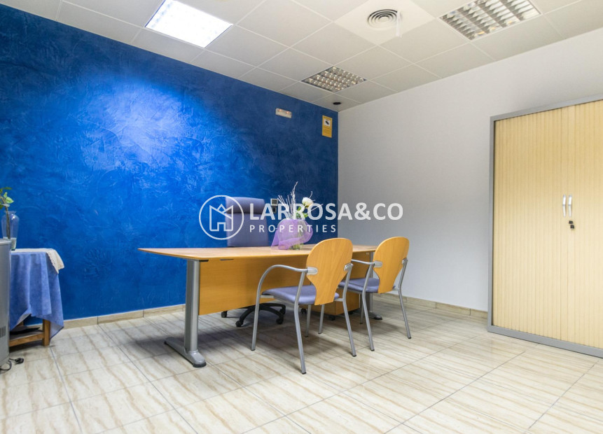 Resale - Commercial space - Almoradí - Centro urbano 2