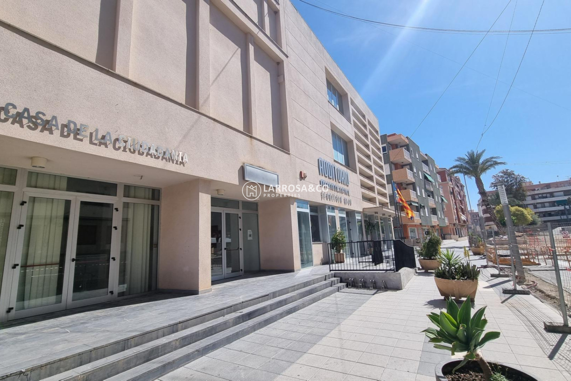 Resale - Commercial space - Bigastro - CENTRO