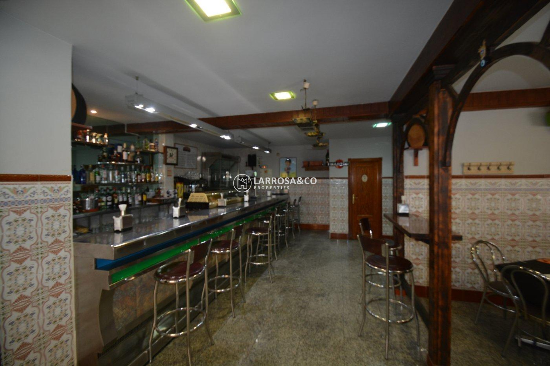 Resale - Commercial space - Bigastro - CENTRO