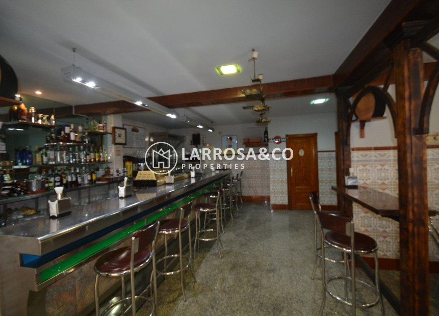 Resale - Commercial space - Bigastro - CENTRO