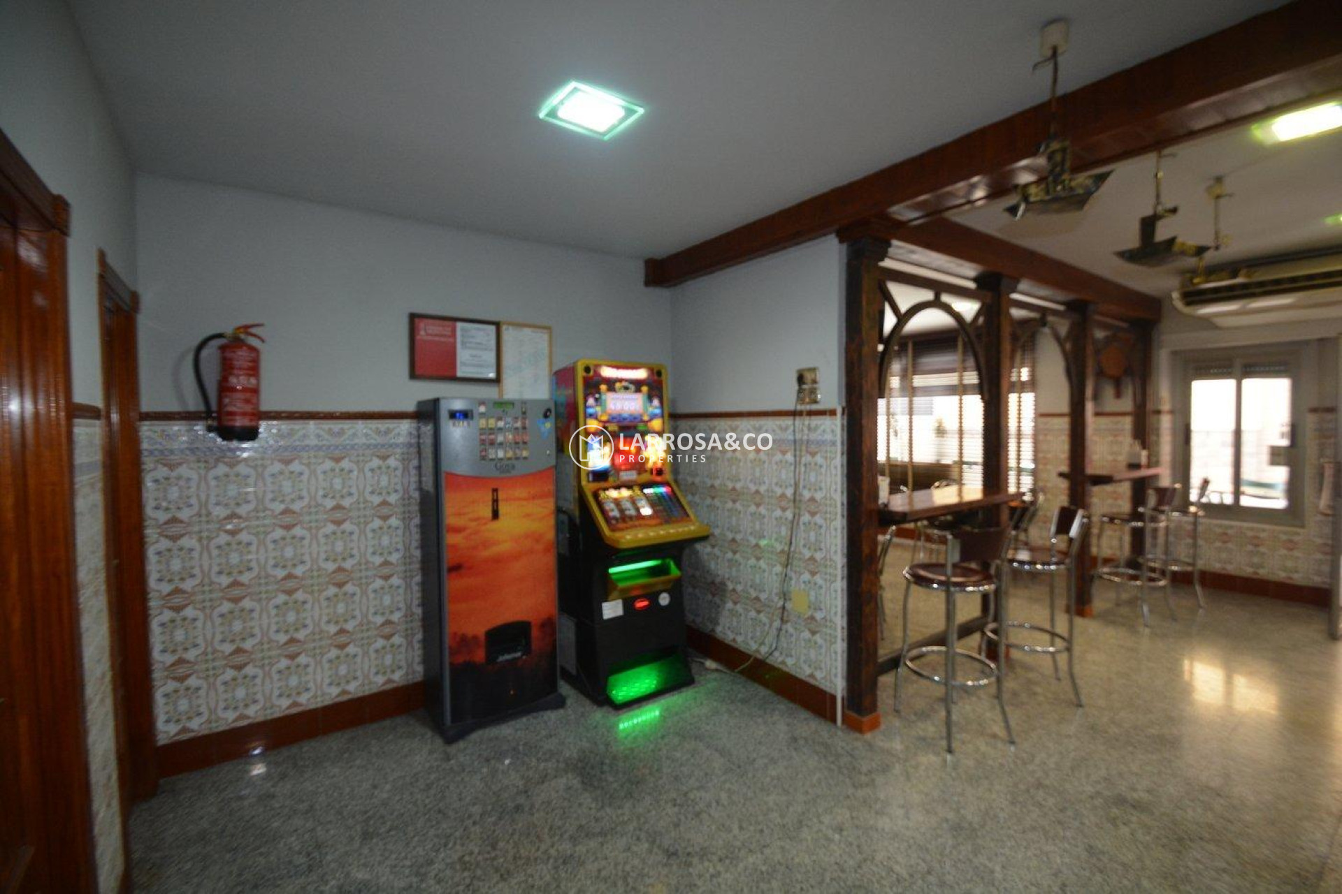 Resale - Commercial space - Bigastro - CENTRO