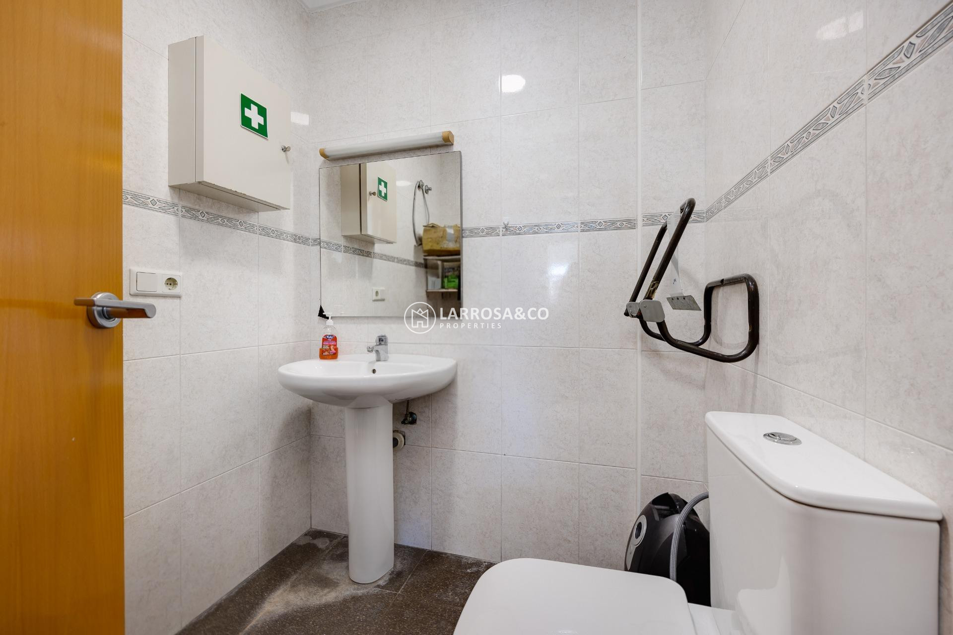 Resale - Commercial space - Ciudad Quesada - DOÑA PEPA