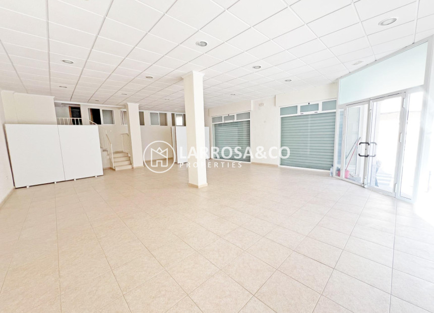 Resale - Commercial space - Guardamar del Segura - Pueblo