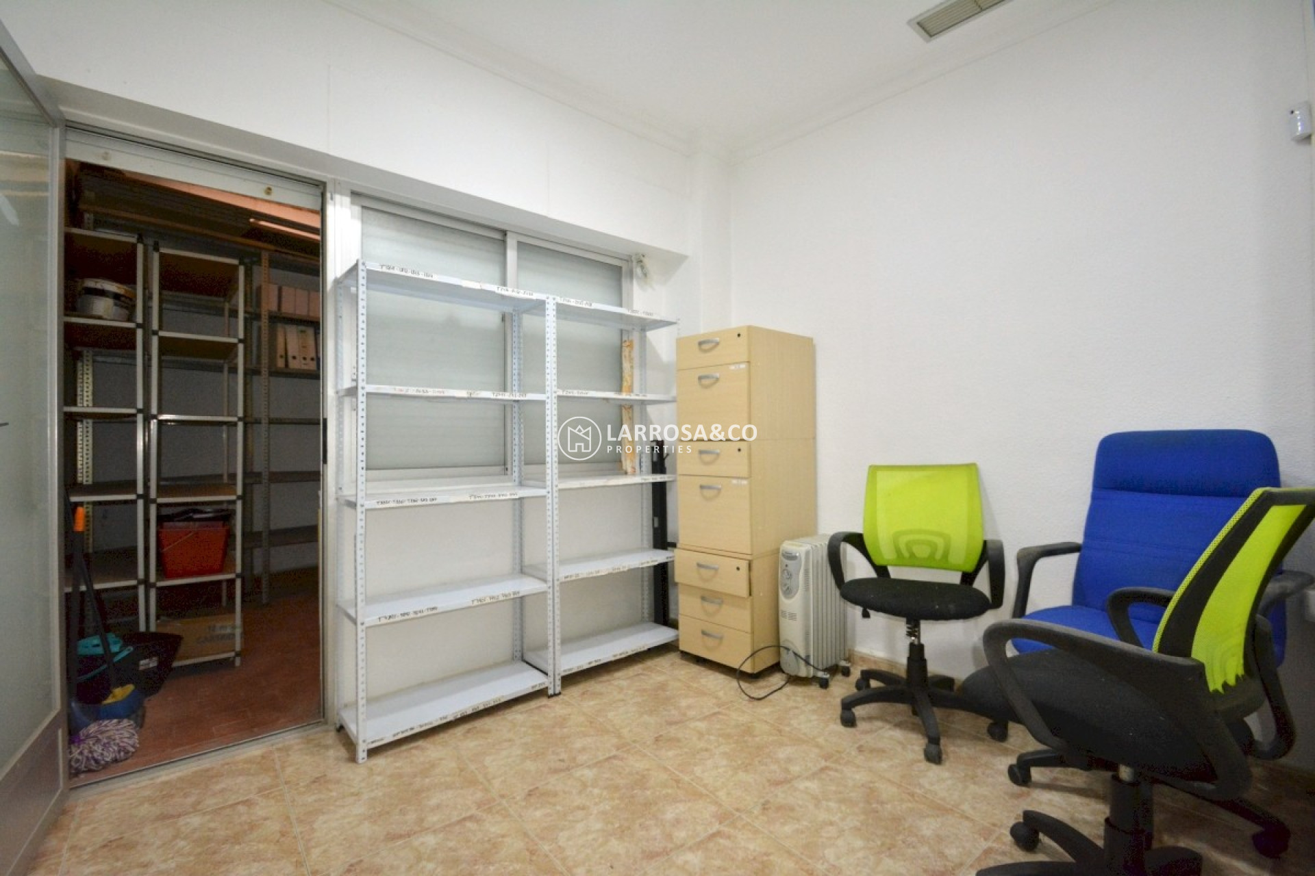 Resale - Commercial space - Guardamar del Segura