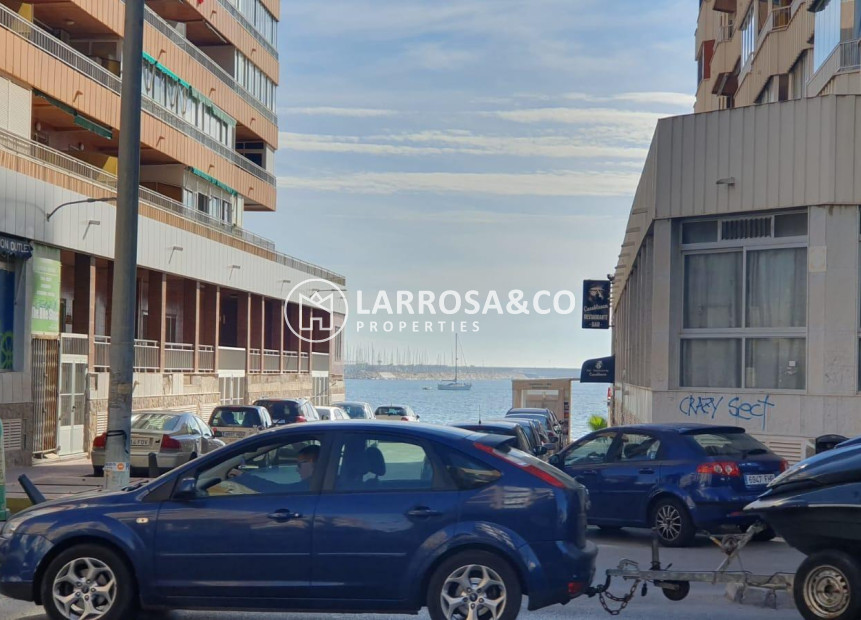 Resale - Commercial space - Torrevieja - Acequion