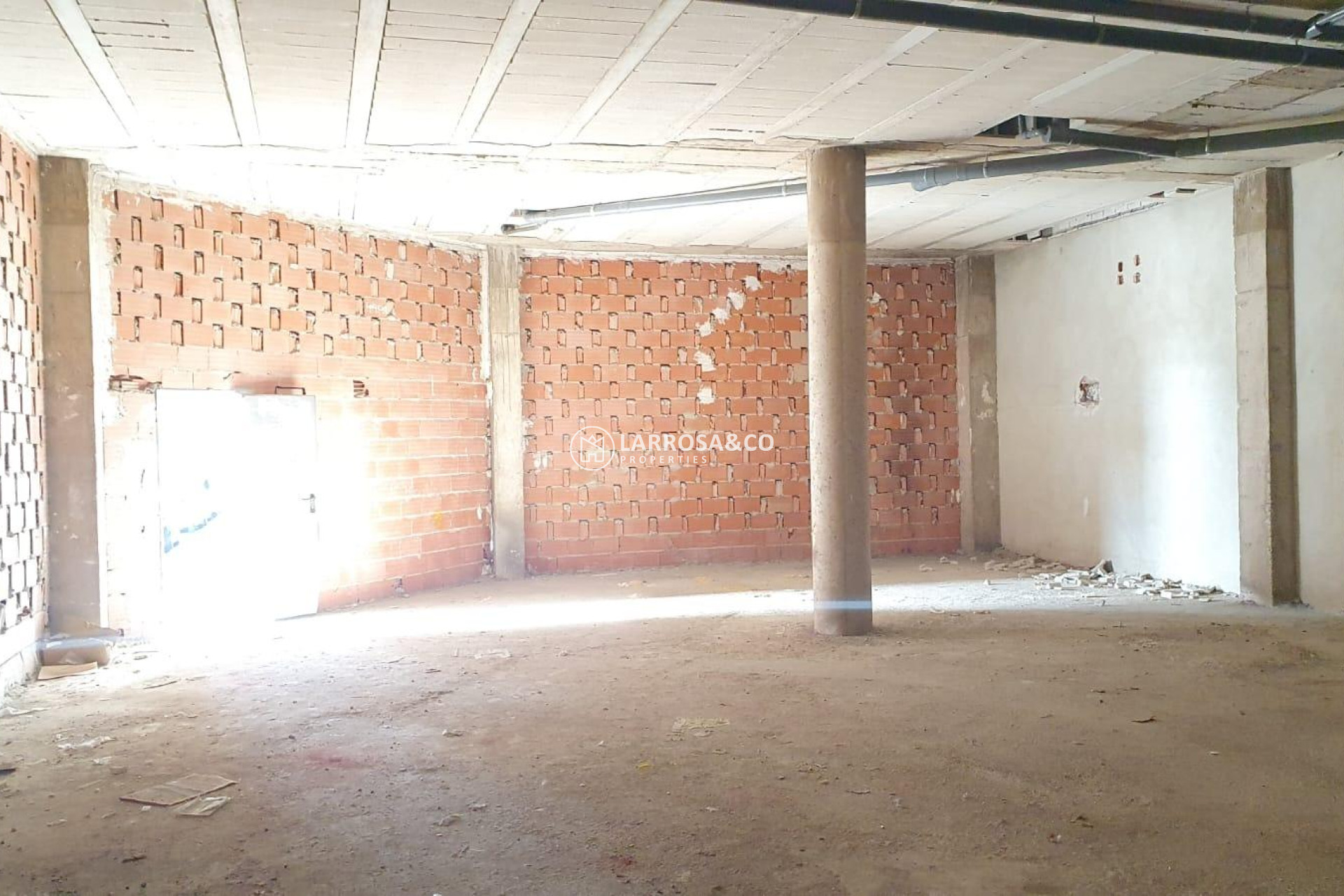 Resale - Commercial space - Torrevieja - Acequion