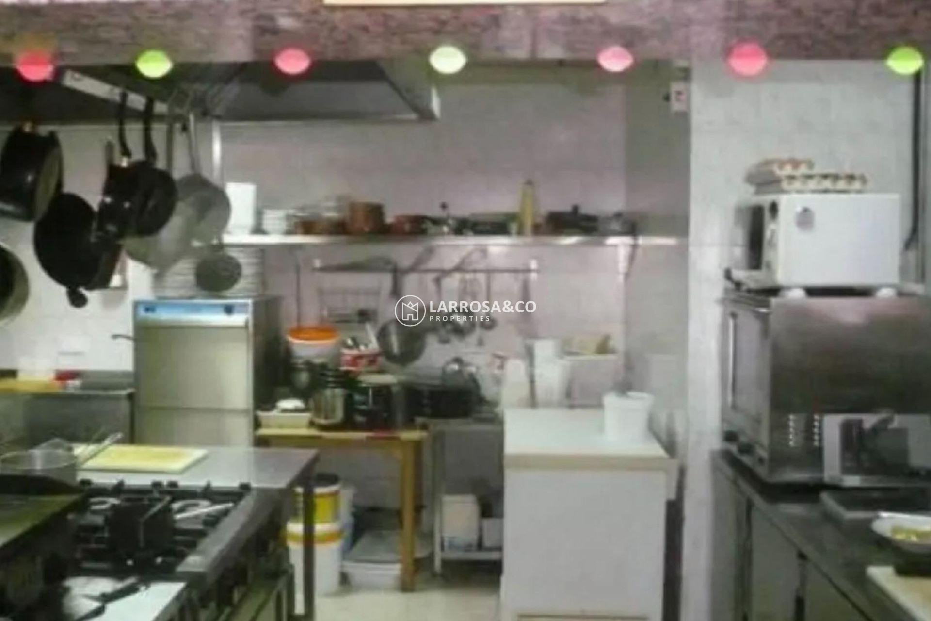 Resale - Commercial space - Torrevieja - Acequion