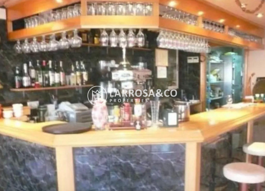 Resale - Commercial space - Torrevieja - Acequion