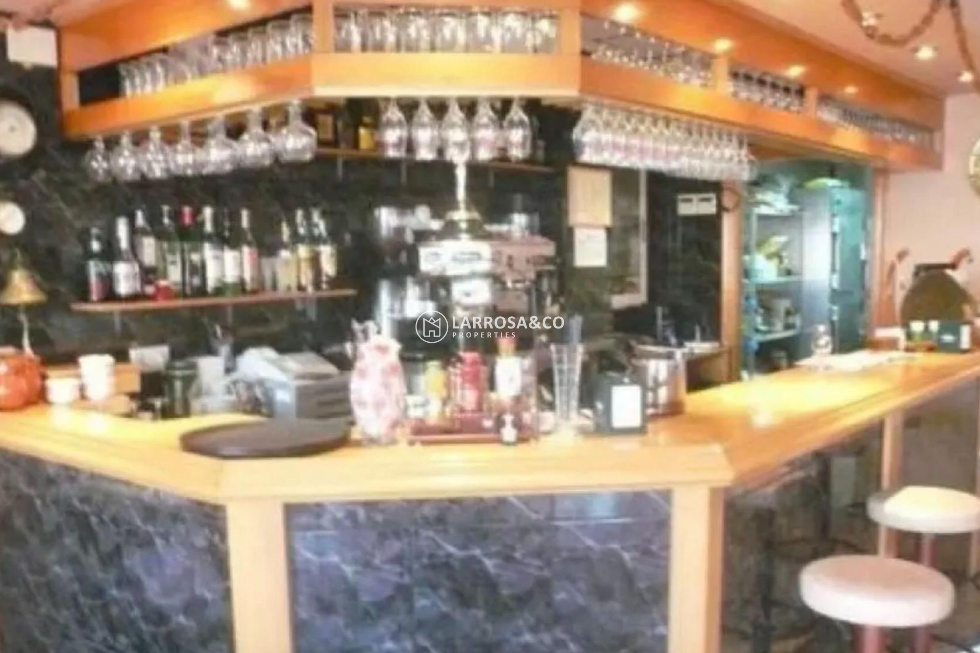 Resale - Commercial space - Torrevieja - Acequion