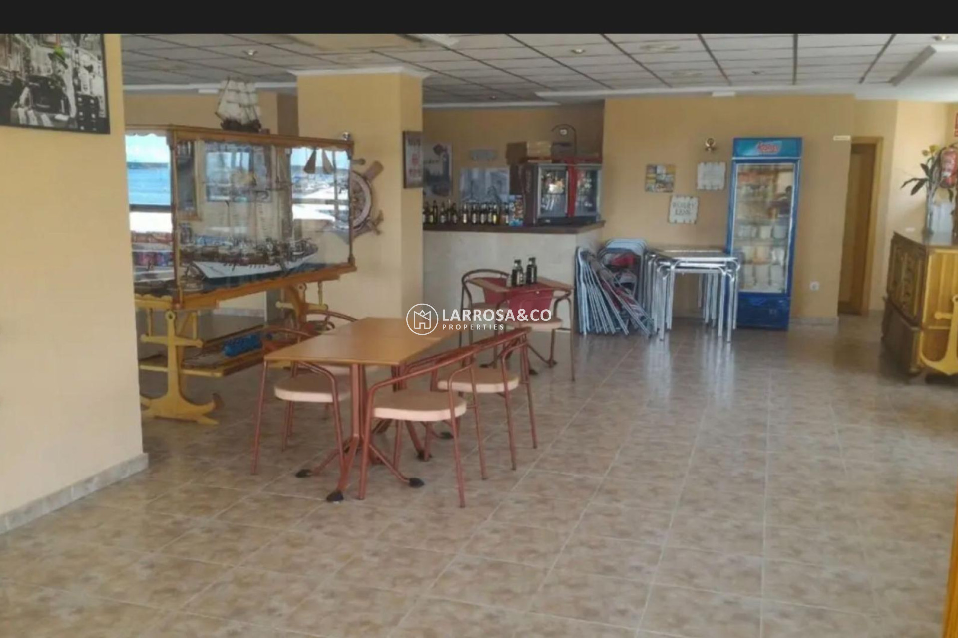 Resale - Commercial space - Torrevieja - Acequion