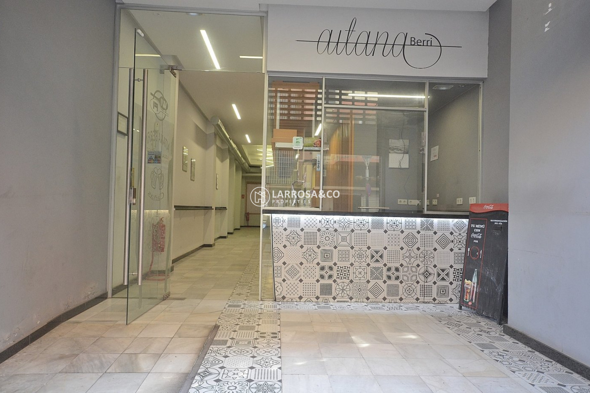Resale - Commercial space - Torrevieja - Centro