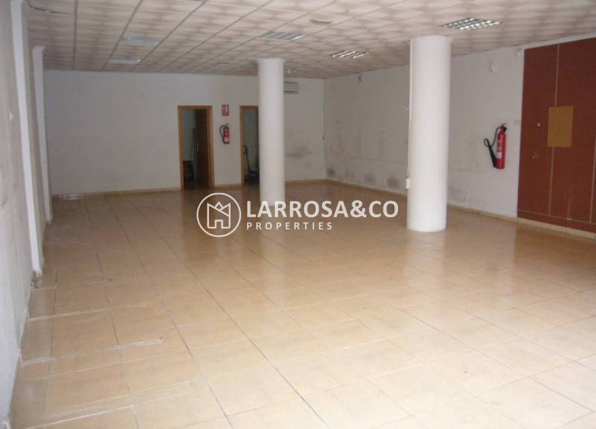 Resale - Commercial space - Torrevieja - Centro
